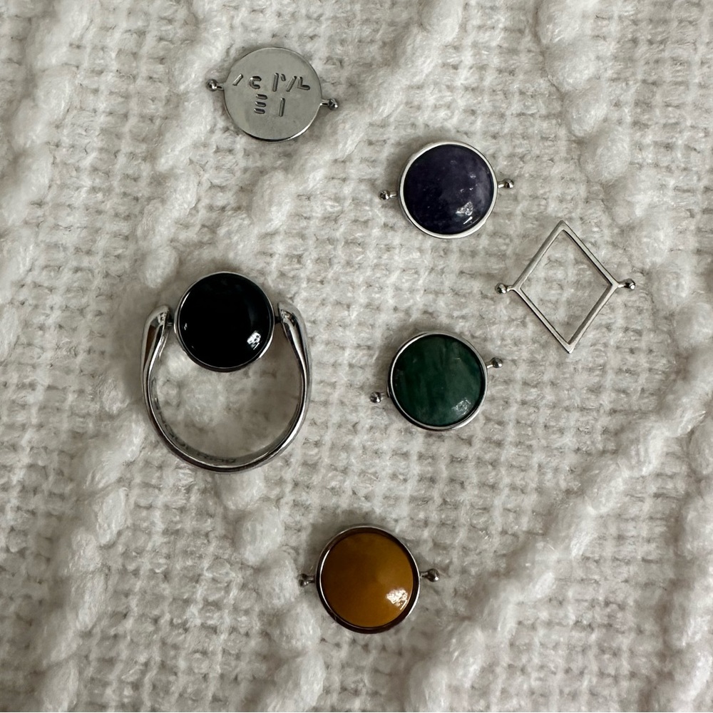 CONQUERing size 9 with addtl spinner pieces. Great condition, normal wear & tear